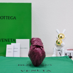 Botteca Veneta 腋下包尺寸：17*16*6.5cm