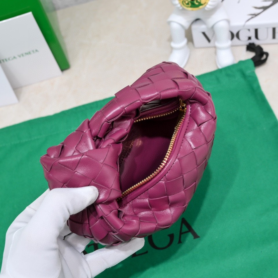 Botteca Veneta 腋下包尺寸：17*16*6.5cm