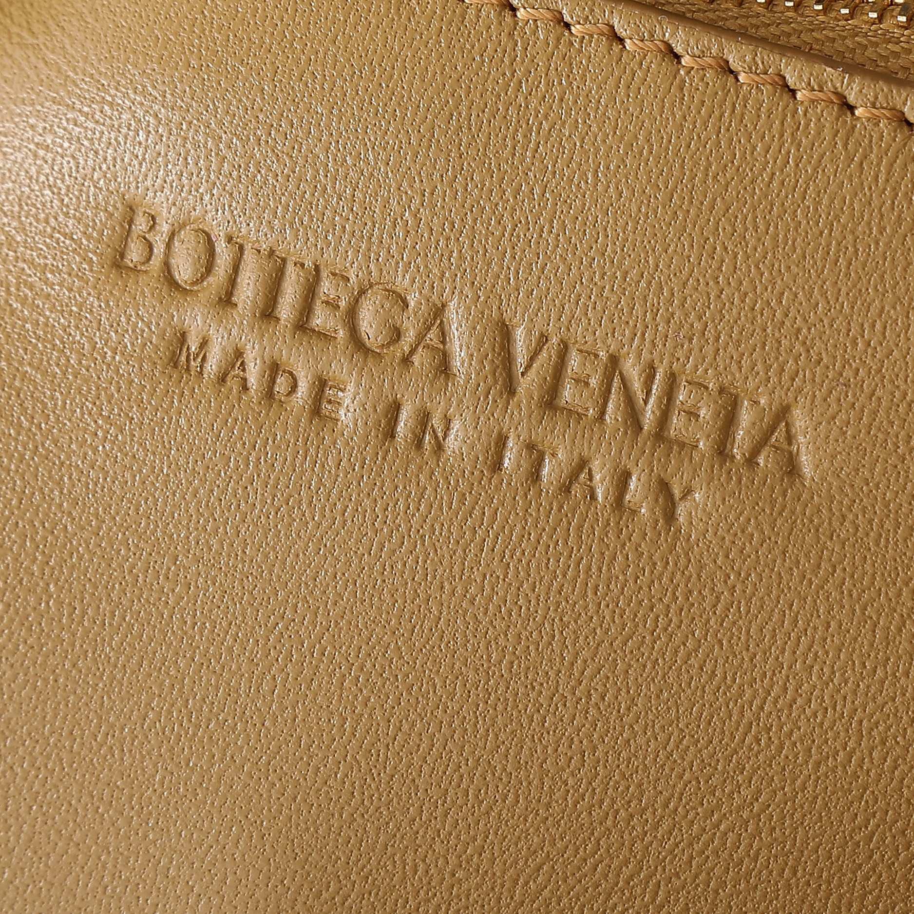 Botteca Veneta  Underarm bag Size：41*20.5*7.5cm