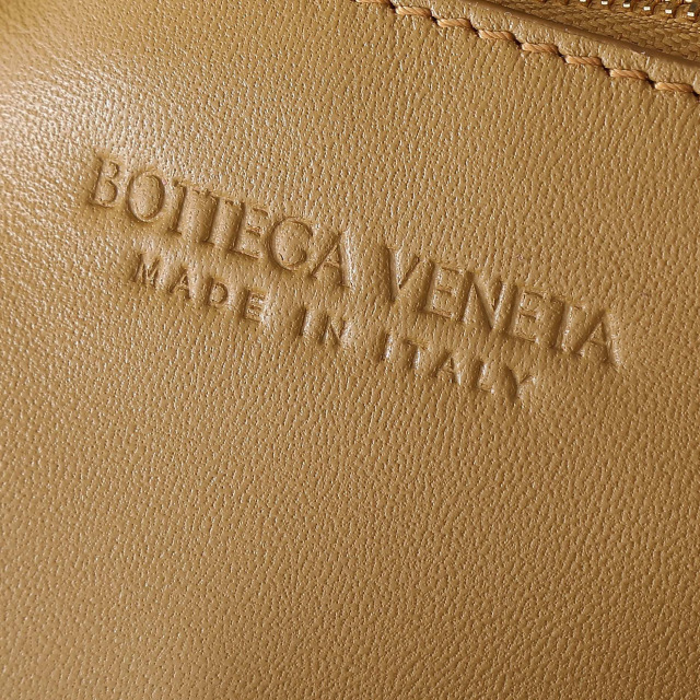 Botteca Veneta  Underarm bag Size：41*20.5*7.5cm