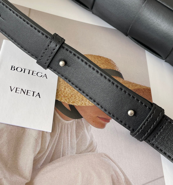 Botteca Veneta 单肩包 尺寸：23*15*6cm