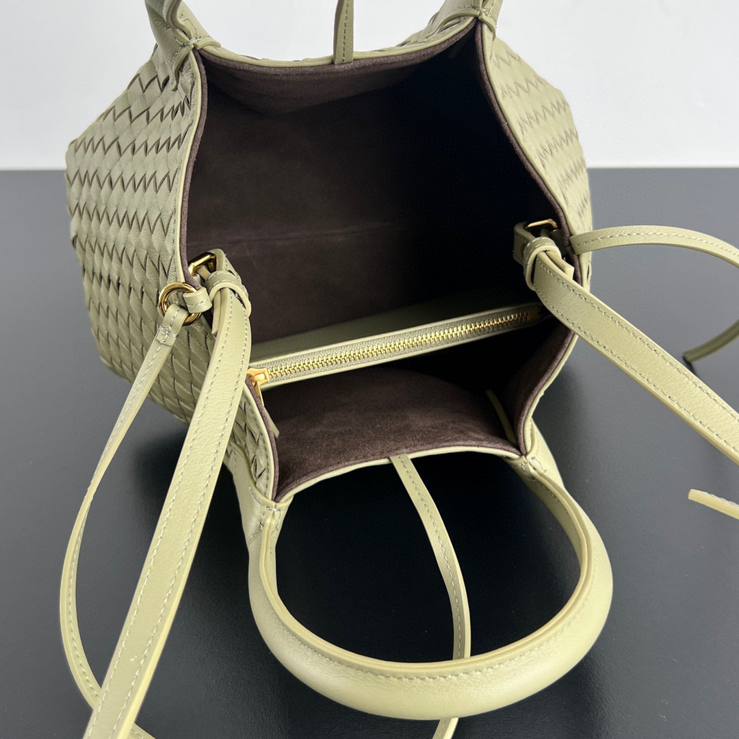 Beg tangan Botteca Veneta Saiz：15*24*12sm
