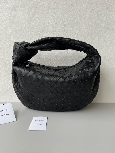 Botteca Veneta 腋下包尺寸：36*21*13cm