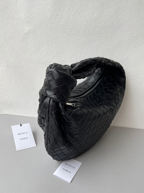 Botteca Veneta 腋下包尺寸：36*21*13cm