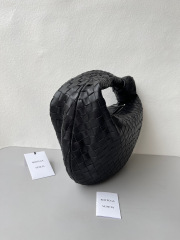 Botteca Veneta 腋下包尺寸：36*21*13cm