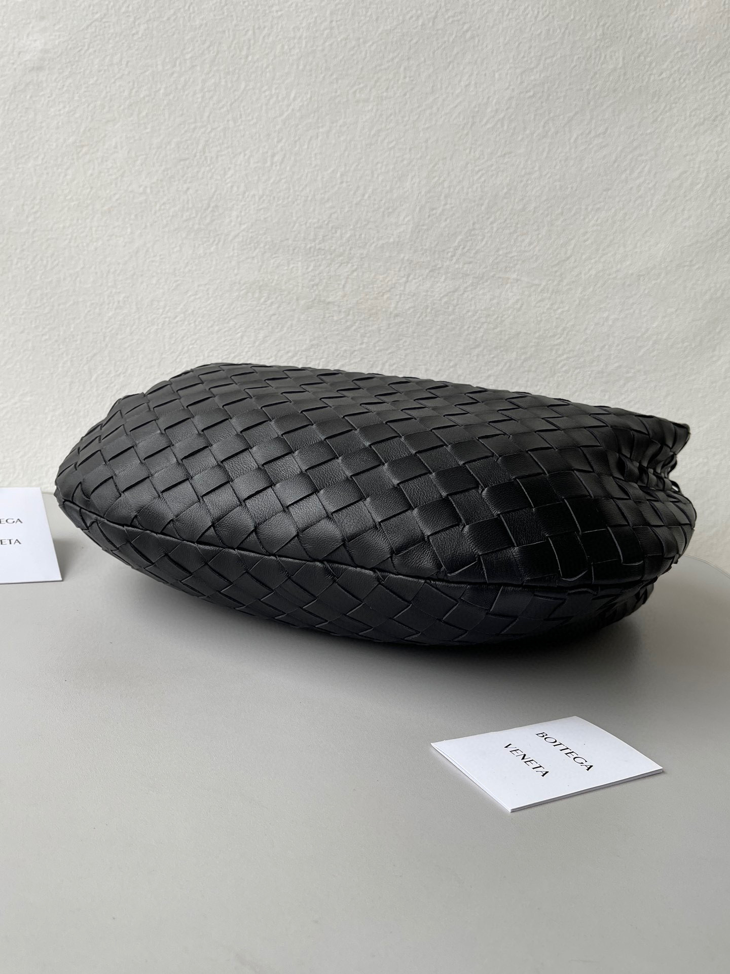 Botteca Veneta 腋下包尺寸：36*21*13cm