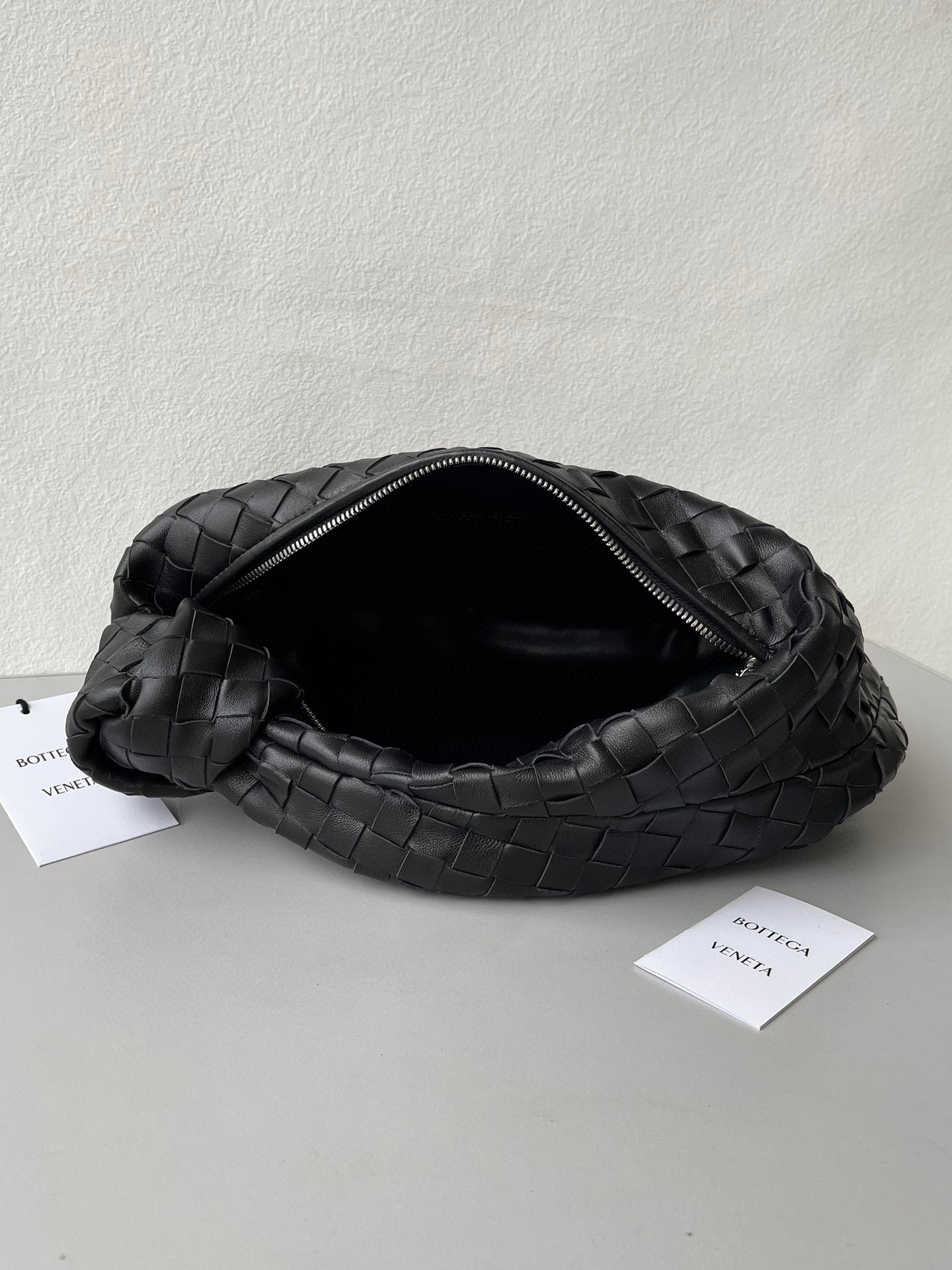 Botteca Veneta 腋下包尺寸：36*21*13cm