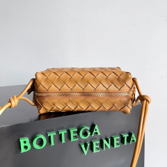 Botteca Veneta  Single shoulder bag Size：17*10*6cm