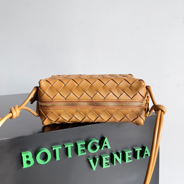 Botteca Veneta  Single shoulder bag Size：17*10*6cm