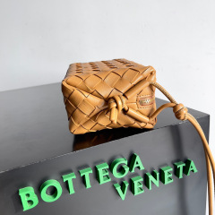 Botteca Veneta  Single shoulder bag Size：17*10*6cm