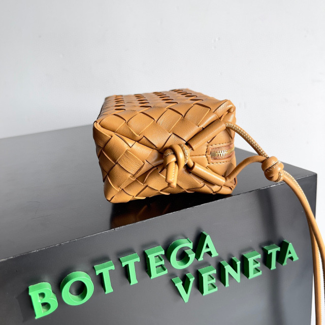 Botteca Veneta  Single shoulder bag Size：17*10*6cm