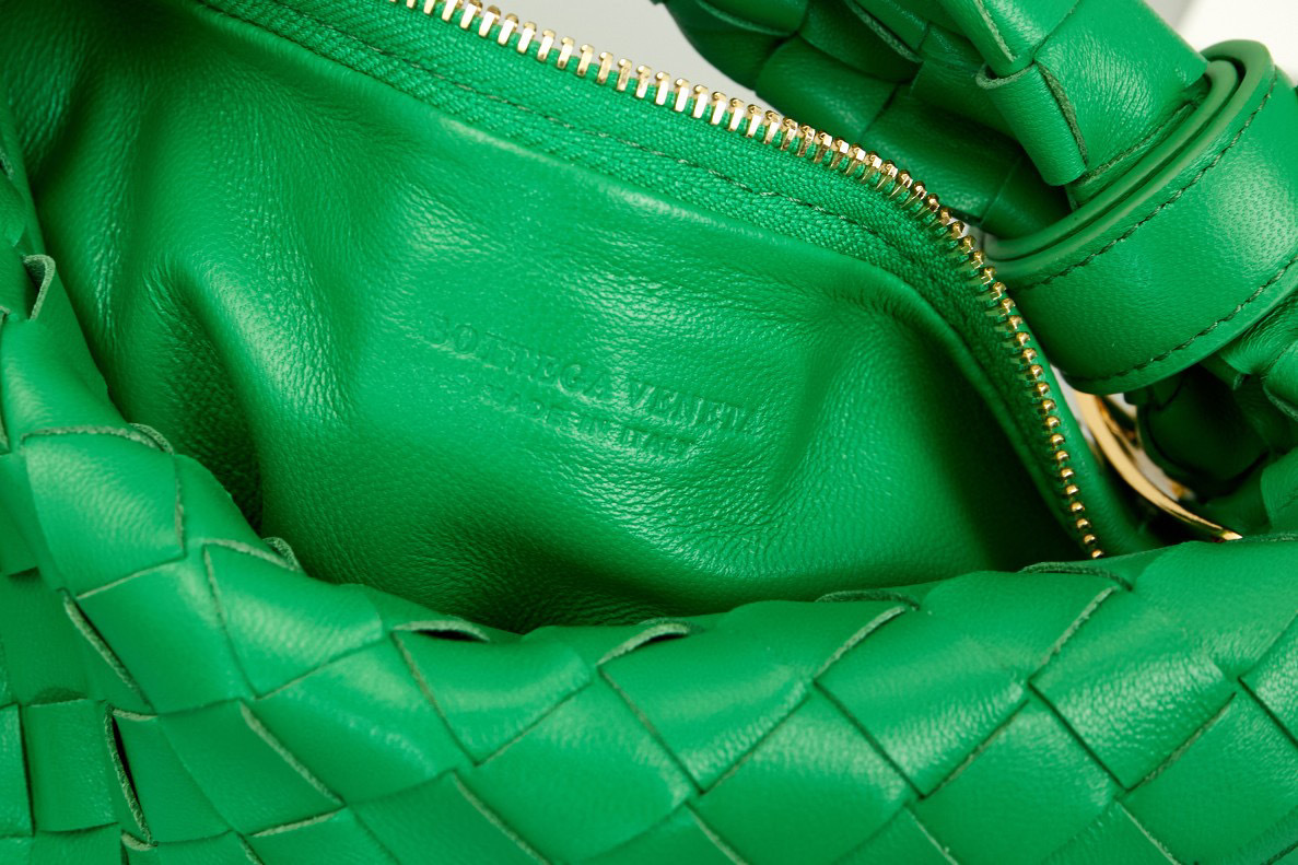 Botteca Veneta 单肩包 尺寸：23*28*8cm