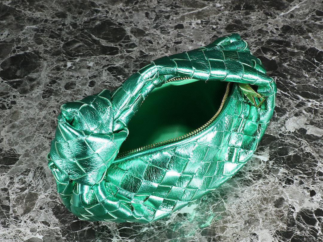 Botteca Veneta  Underarm bag Size：23*28*8cm