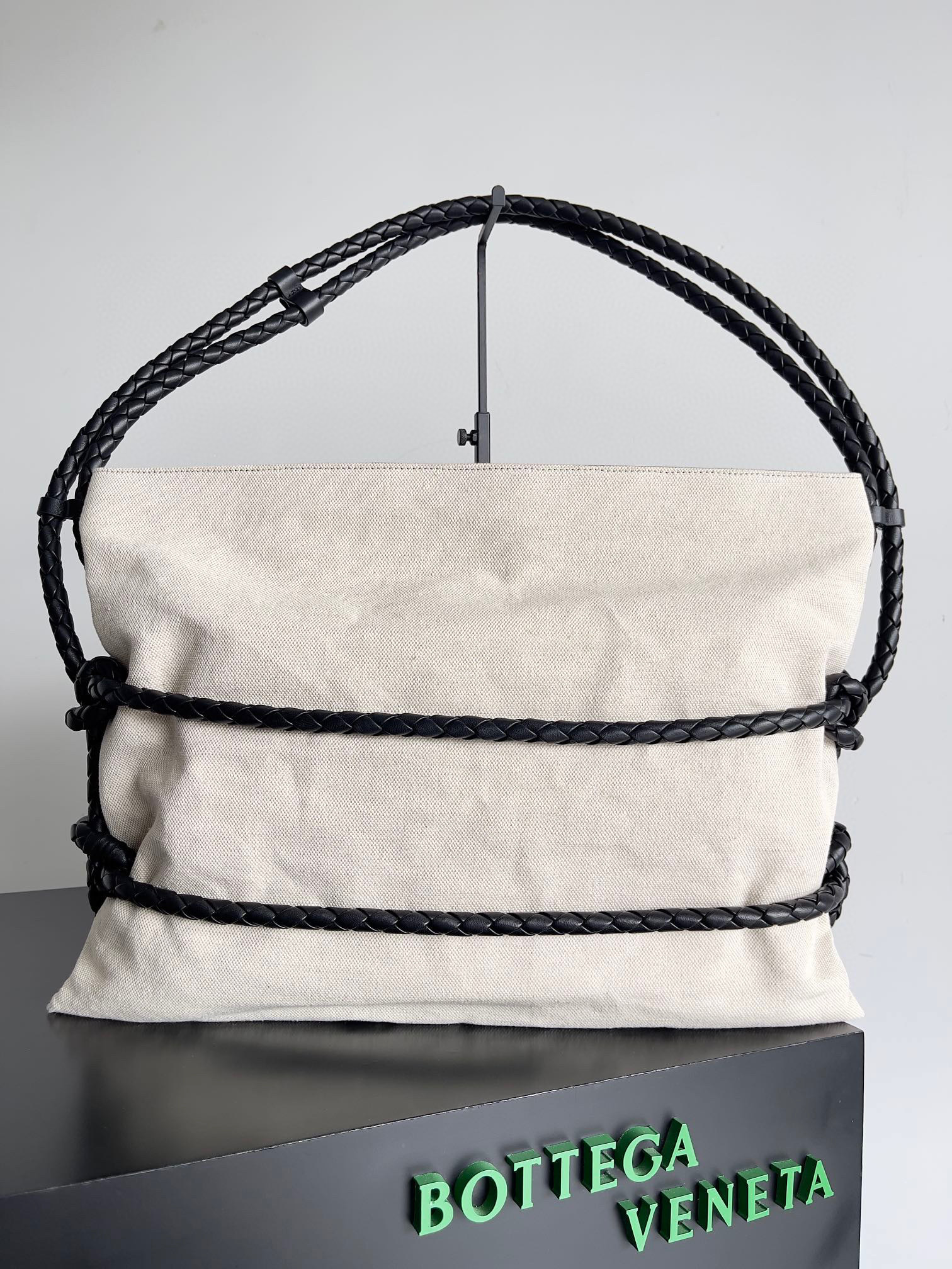 Botteca Veneta  Single shoulder bag Size：50*10*34cm
