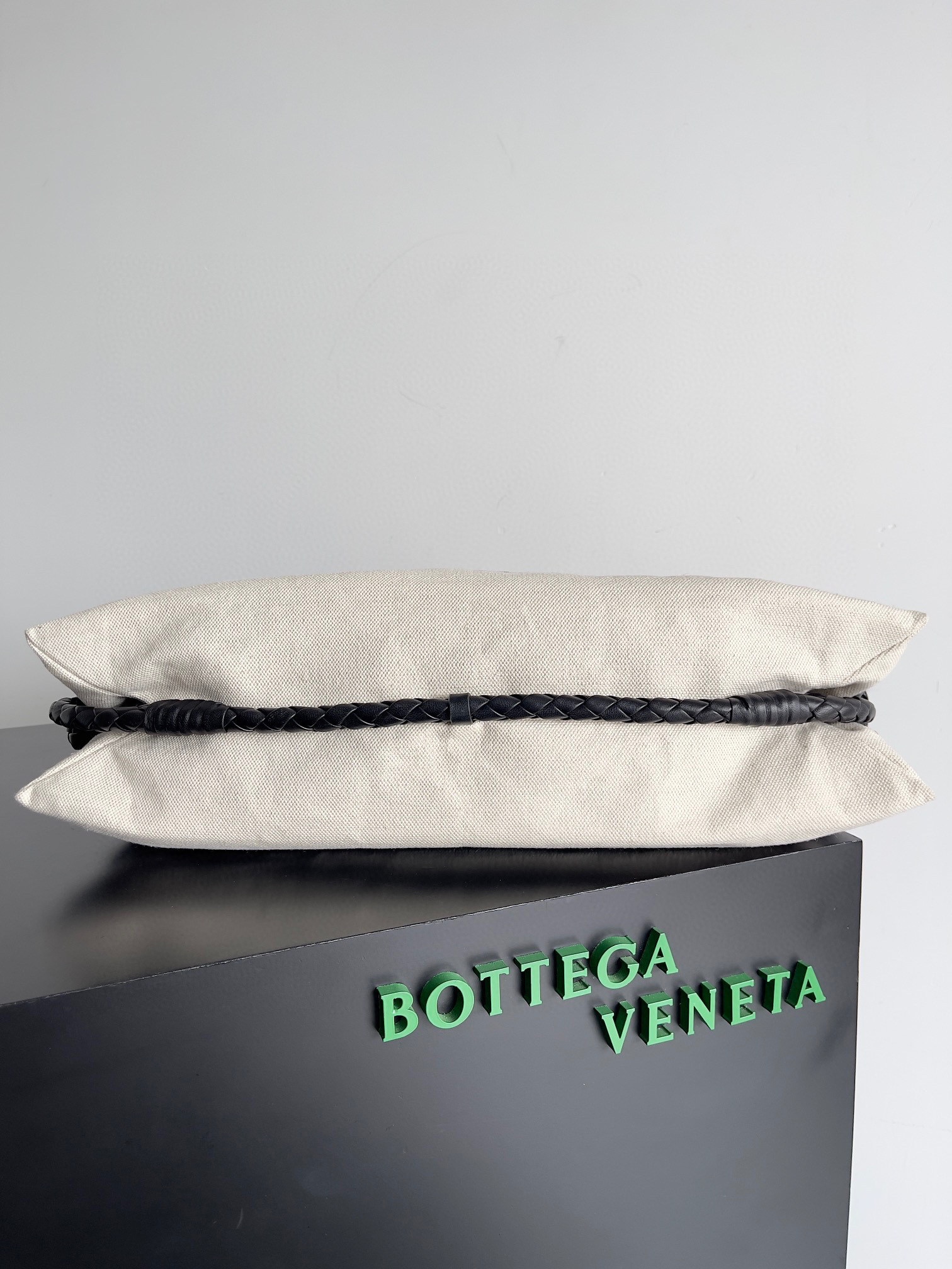 Botteca Veneta  Single shoulder bag Size：50*10*34cm