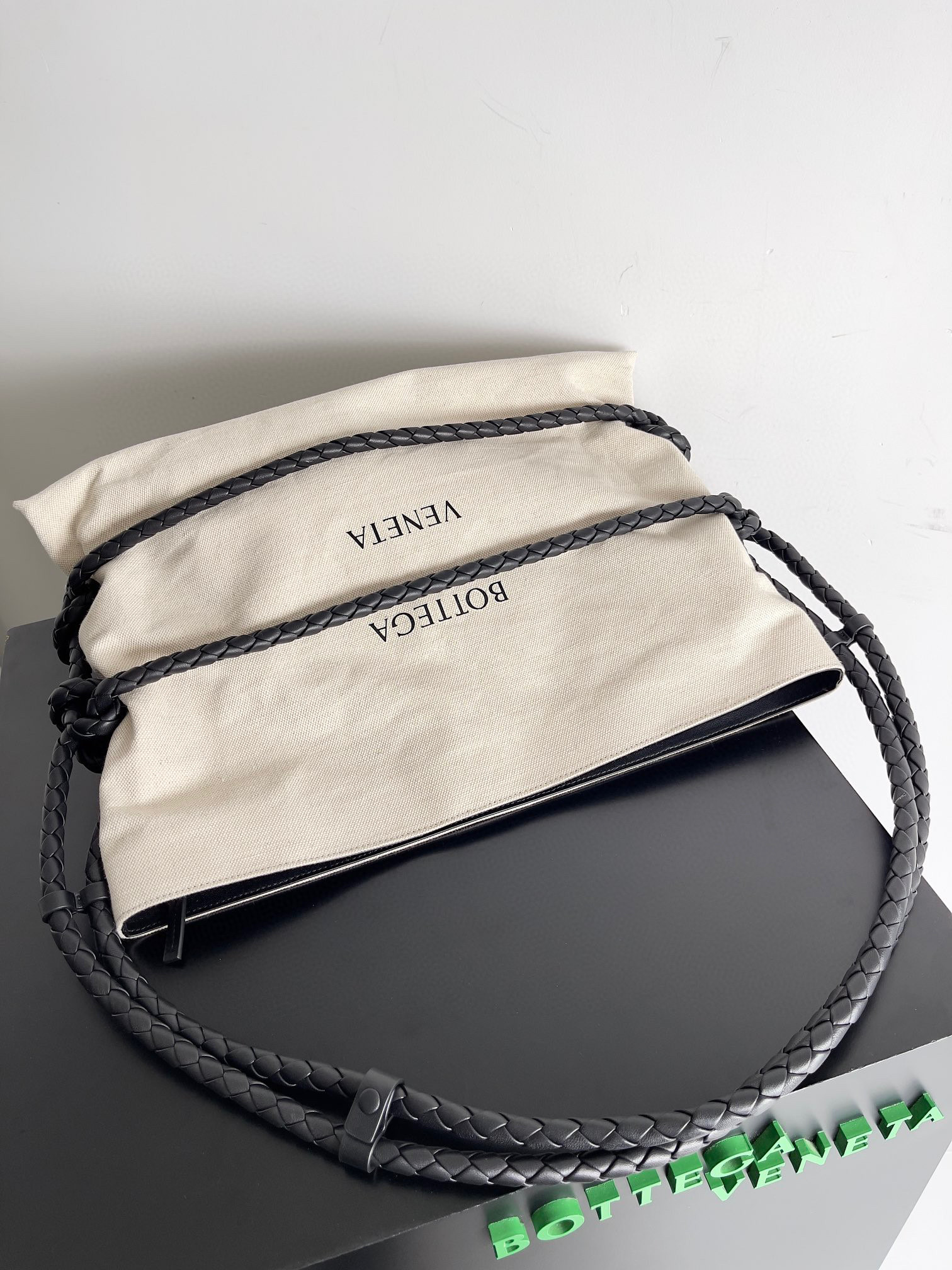Botteca Veneta  Single shoulder bag Size：50*10*34cm