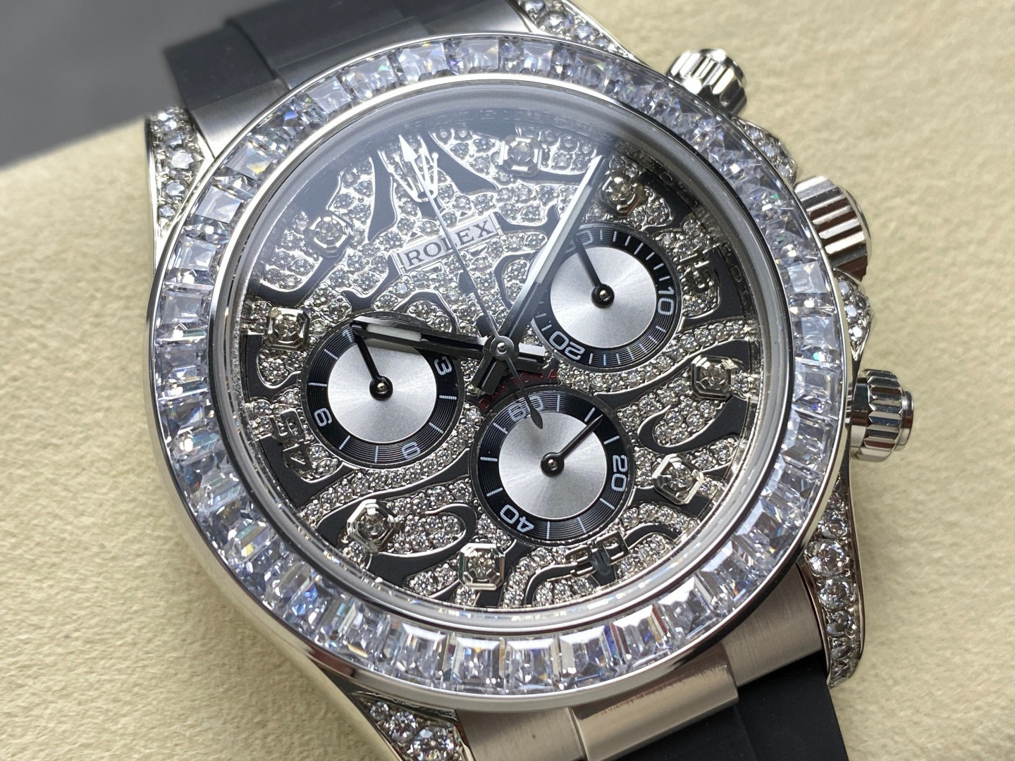 Rolex punta sui beni di grandi fabbriche