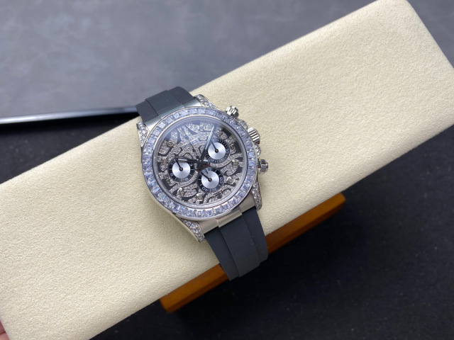 Rolex punta sui beni di grandi fabbriche