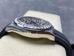 Rolex punta sui beni di grandi fabbriche