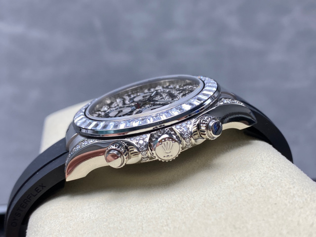 Rolex punta sui beni di grandi fabbriche