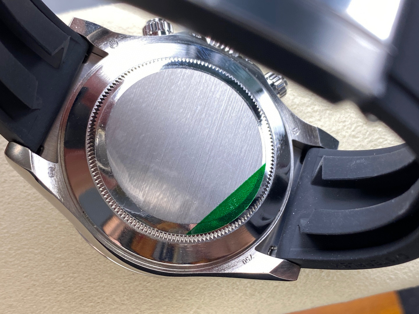 Rolex punta sui beni di grandi fabbriche