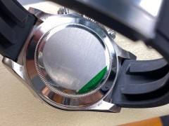 Rolex punta sui beni di grandi fabbriche