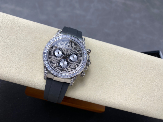 Rolex punta sui beni di grandi fabbriche