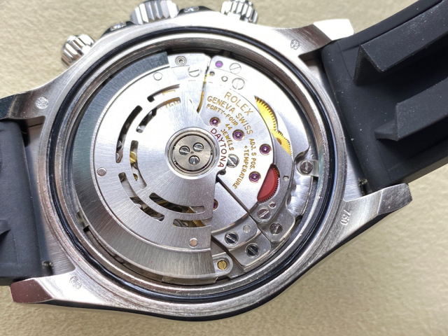 Rolex punta sui beni di grandi fabbriche
