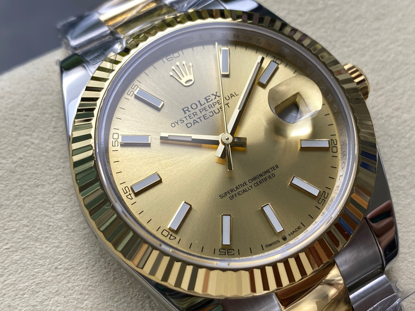 Rolex punta sui beni di grandi fabbriche