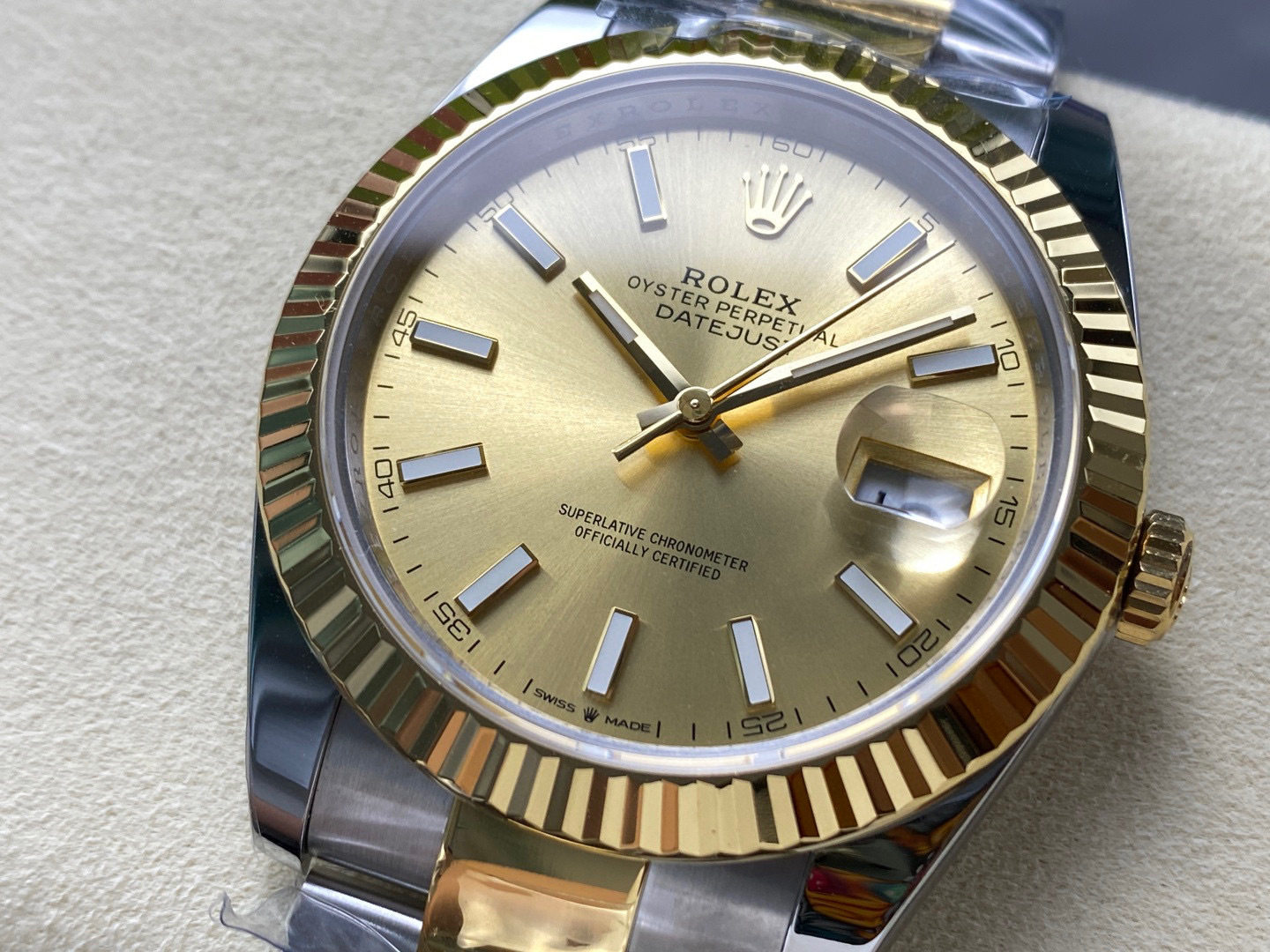 Rolex punta sui beni di grandi fabbriche
