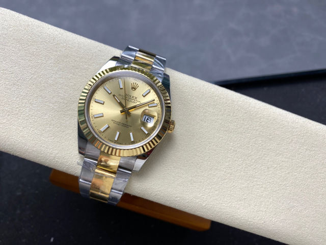 Rolex punta sui beni di grandi fabbriche