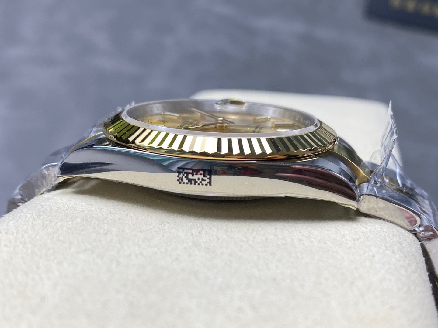 Rolex punta sui beni di grandi fabbriche