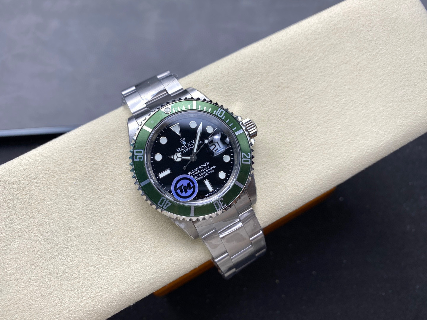 Rolex punta sui beni di grandi fabbriche