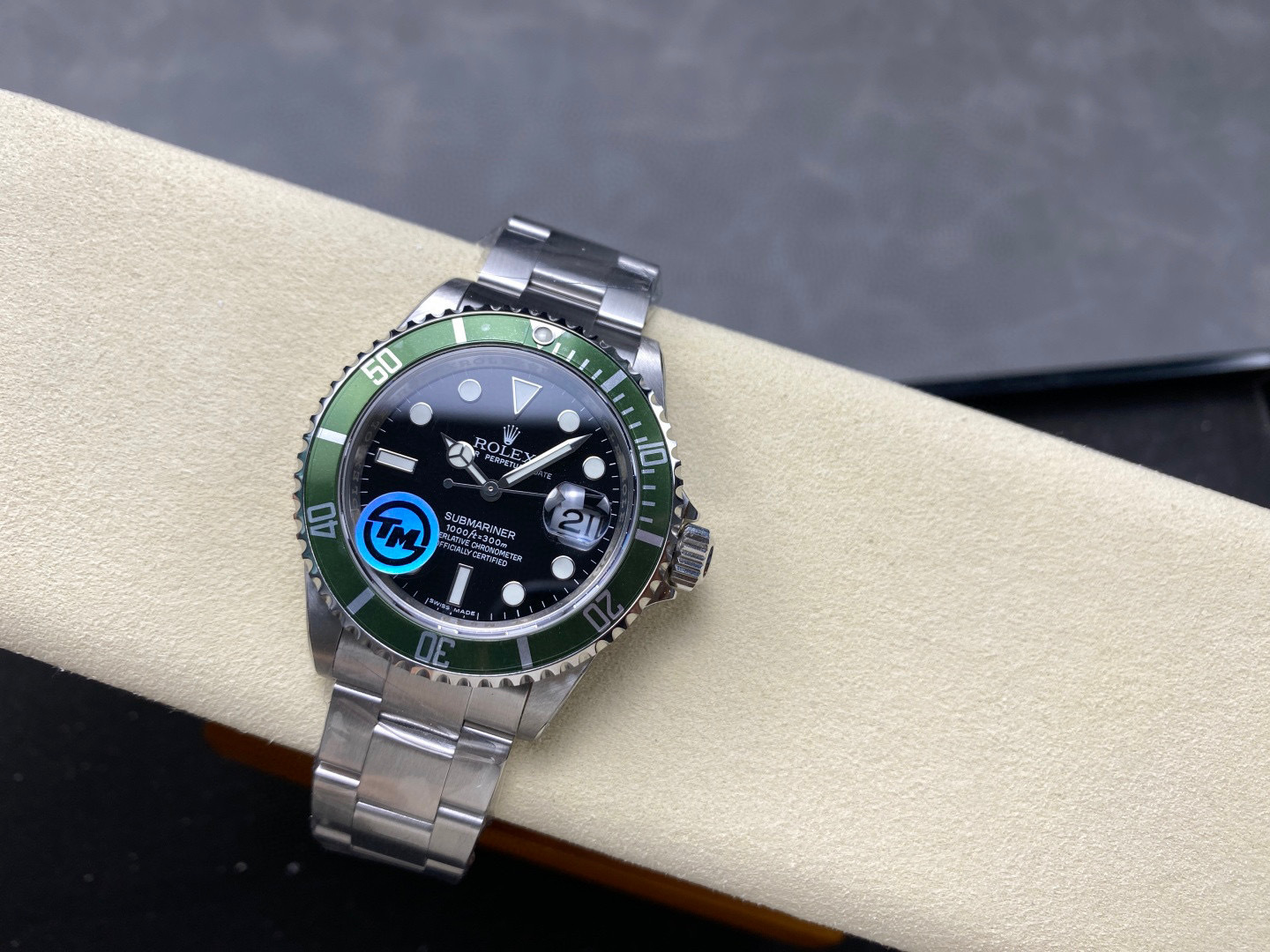 Rolex punta sui beni di grandi fabbriche