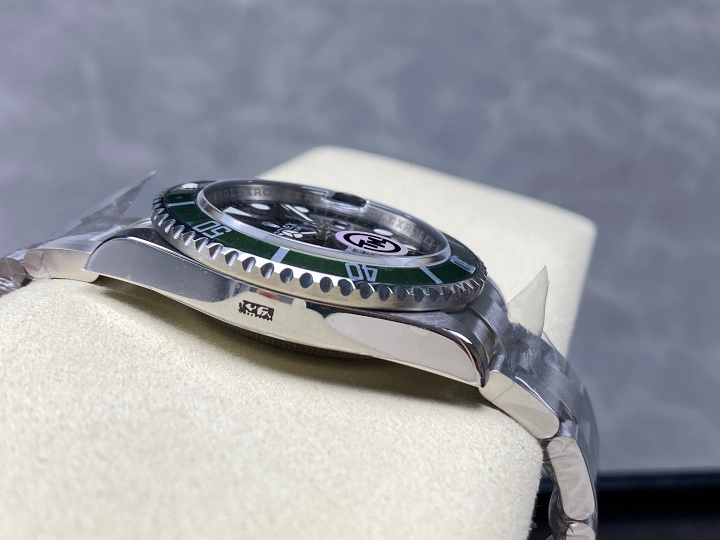 Rolex punta sui beni di grandi fabbriche