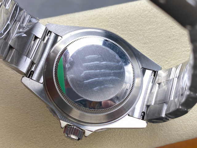 Rolex punta sui beni di grandi fabbriche