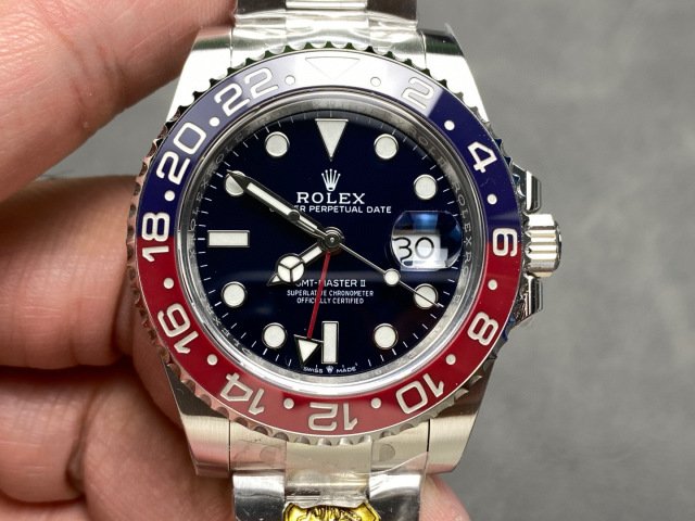 Rolex punta sui beni di grandi fabbriche