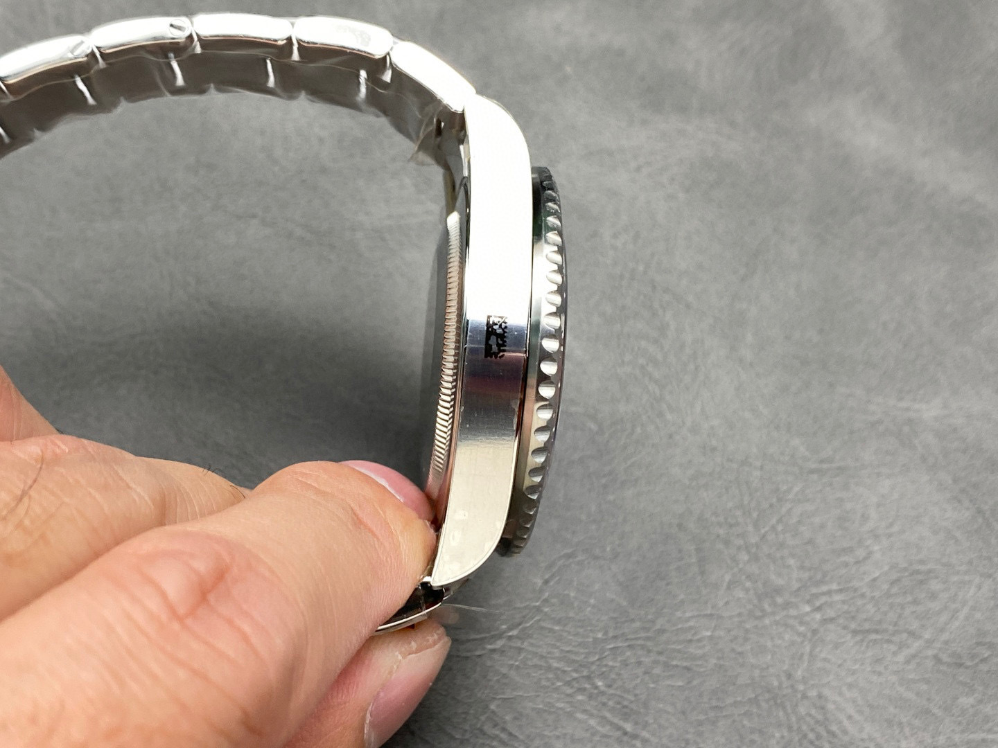 Rolex punta sui beni di grandi fabbriche