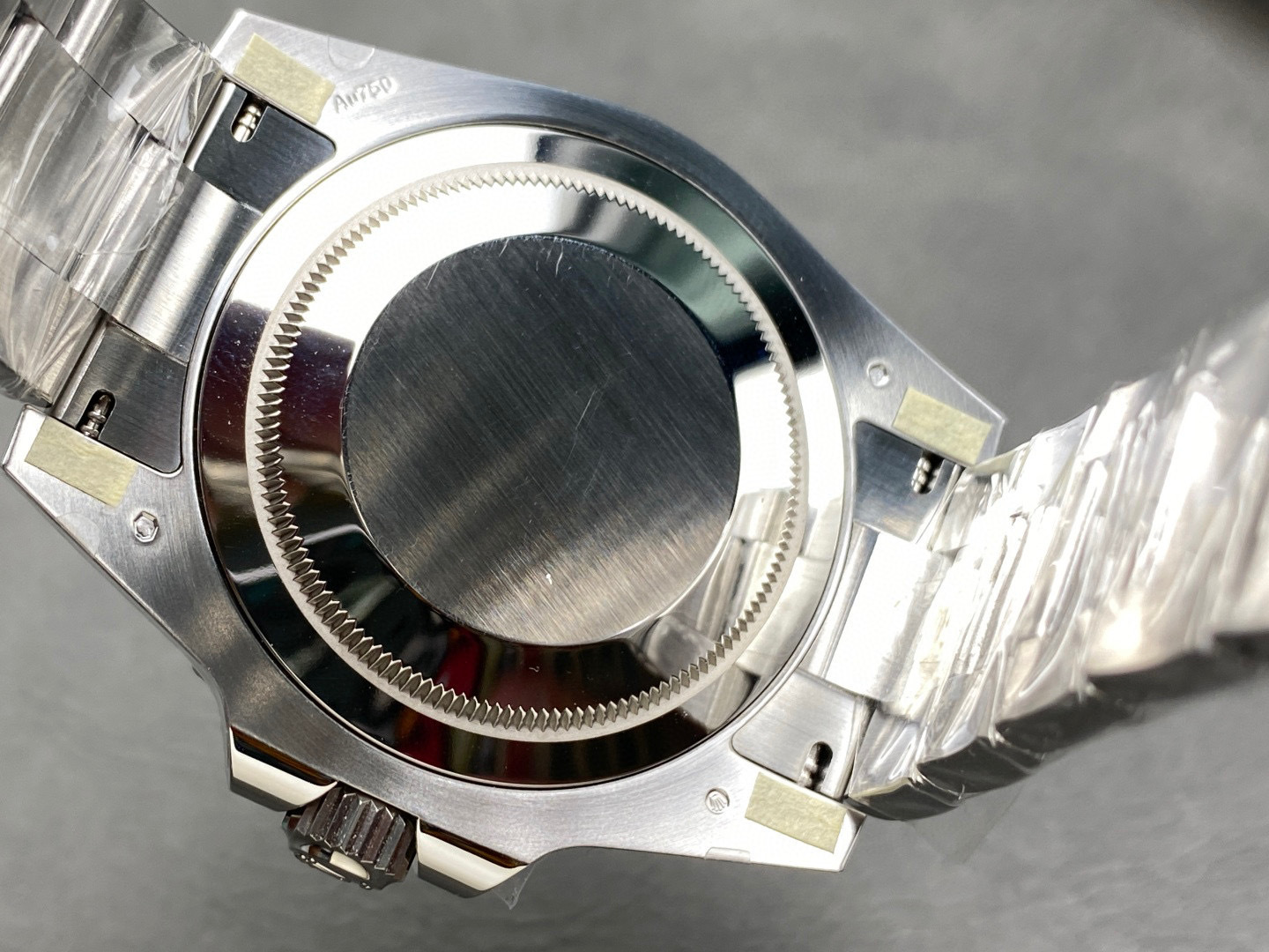 Rolex punta sui beni di grandi fabbriche