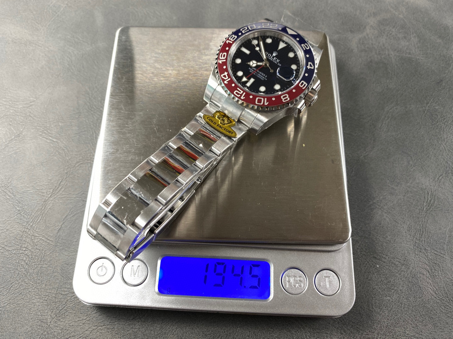 Rolex punta sui beni di grandi fabbriche