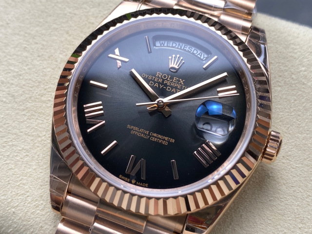 Rolex punta sui beni di grandi fabbriche