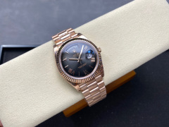 Rolex punta sui beni di grandi fabbriche