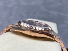 Rolex punta sui beni di grandi fabbriche