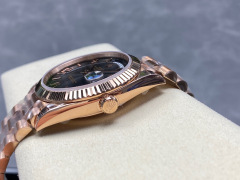 Rolex punta sui beni di grandi fabbriche
