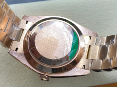 Rolex punta sui beni di grandi fabbriche