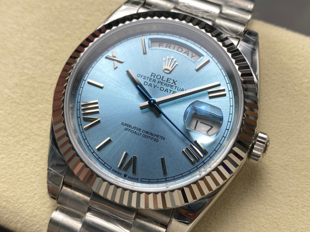 Rolex punta sui beni di grandi fabbriche