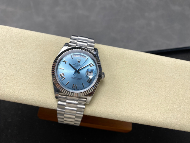 Rolex punta sui beni di grandi fabbriche