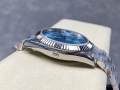 Rolex punta sui beni di grandi fabbriche