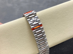 Rolex punta sui beni di grandi fabbriche