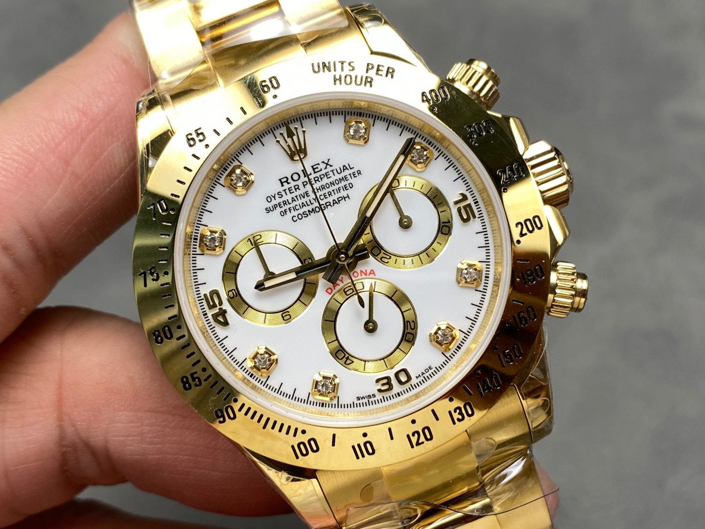 Rolex punta sui beni di grandi fabbriche
